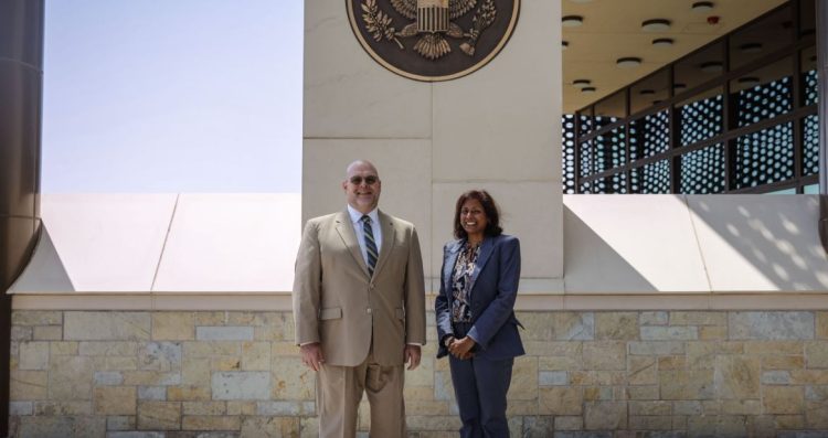 Hovenier e pret zëvendësshefen e re të misionit të ambasadës së ShBA-së, Anu Prattipati