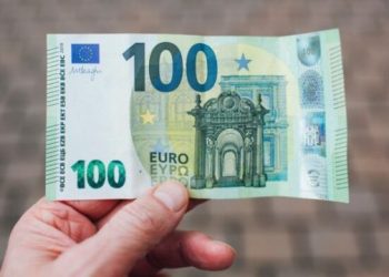 Punëtori me pagë 250 euro: Ato para nuk mjaftojnë, marr borxh, kthej borxh