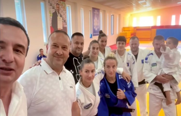 Kurti i uron xhudistëve suksese në Lojërat Olimpike