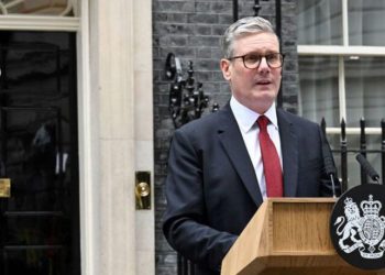 Britani, Starmer i jep fund skemës së dëbimit të emigrantëve në Ruandë