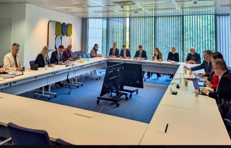 Lajçak: Me Bislimin e Petkoviqin ramë dakord për një sërë hapash