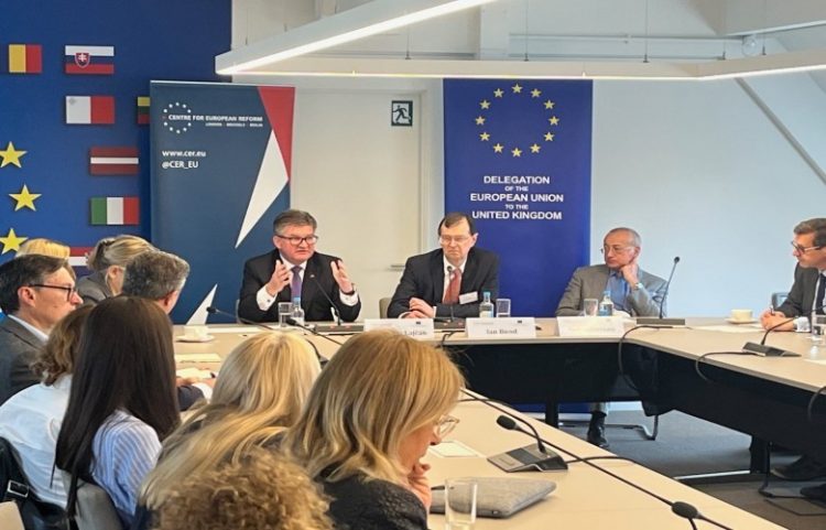 Lajçak në Londër për të marrë qëndrimet e qeverisë së re për rajonin