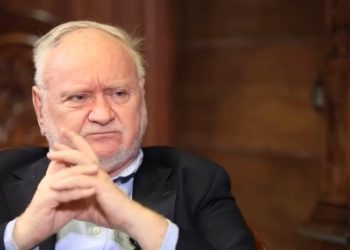 Koraq: Vuçiq rehabiliton politikën e Millosheviqit