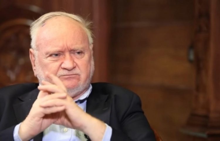 Koraq: Vuçiq rehabiliton politikën e Millosheviqit
