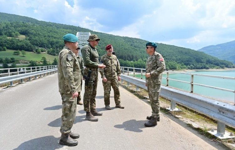 Ulutash në viziton Liqenin e Ujmanit: KFOR po monitoron nga afër sigurinë