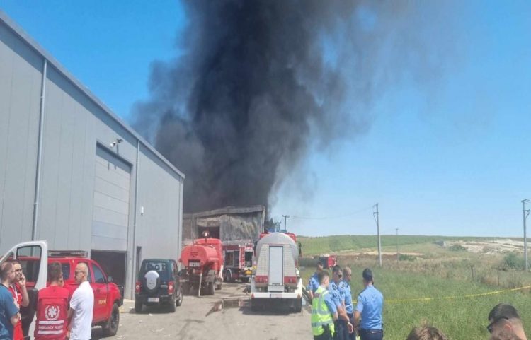 Përfshihet nga zjarri një depo në Miradi të Fushë Kosovës