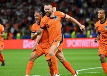 Holanda në gjysmëfinale pas 24 vitesh, Turqia largohet me kokën lart
