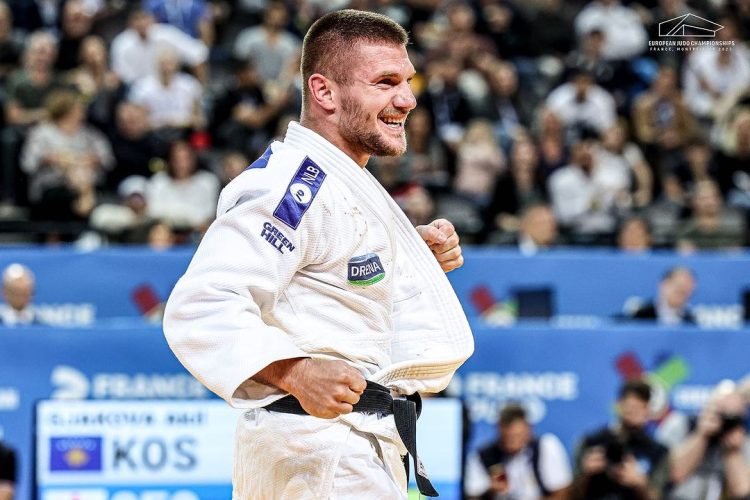 Akili në gjysmëfinale, një hap më afër medaljes në Lojërat Olimpike “Paris 2024”
