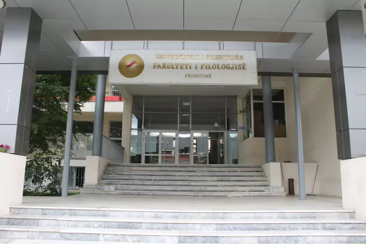 Një mijë euro bursë vjetore për ata që studiojnë Gjuhë dhe Letërsi Shqipe