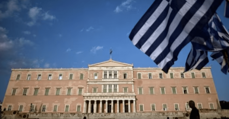 Tkurrja e popullsisë, qeveria greke vendos të shtojë orët e punës