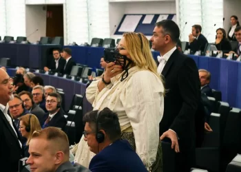 Shokon eurodeputetja rumune: Do sjell një prift, të largojë djajtë nga Parlamenti Europian