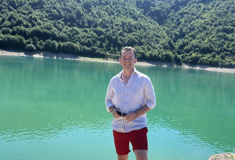 Ministri Peci shkon te Liqeni i Ujmanit