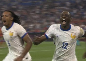 Kolo Muani çon në këmbë stadiumin, Franca në epërsi
