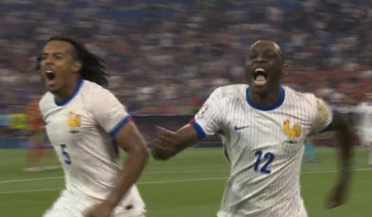 Kolo Muani çon në këmbë stadiumin, Franca në epërsi