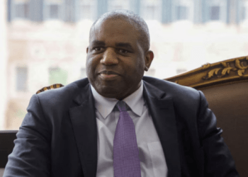 Kryediplomati britanik bën thirrje për armëpushim në Gazë