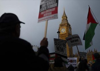 Pretendohet se Britania përgatitet të ndalojë shitjen e armëve për Izraelin