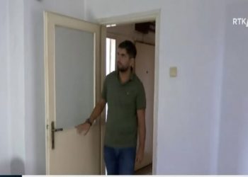 Kthehet në banesën e tij në veri të Mitrovicës 24 vjet pas largimit (Video)