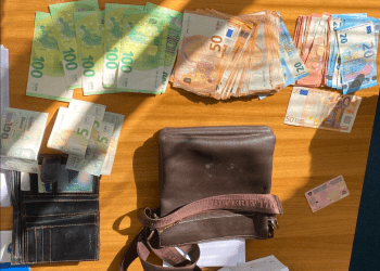 E gjeti çantën me 7500 euro në Viti, qytetari e dorëzon në polici