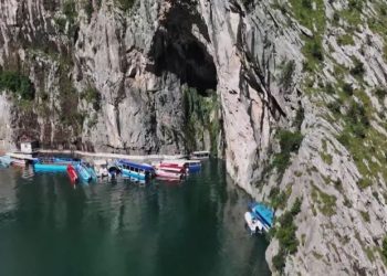 Humb jetën një 39-vjeçare nga Franca në Liqenin e Komanit