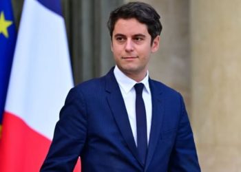 Kryeministri francez jep dorëheqjen zyrtarisht