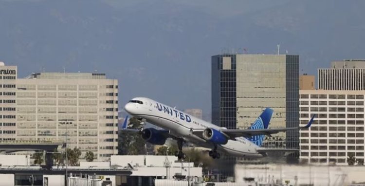 Tjetër incident ajror, avioni Boeing humb rrotën gjatë nisjes