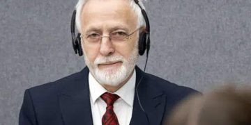 Specialja ia kthen Krasniqit kollaren me shqiponjë