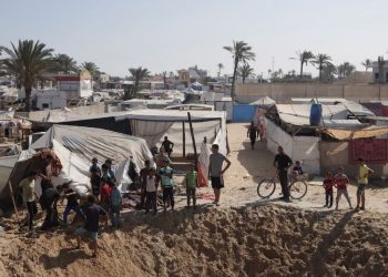 Izraeli urdhëron evakuimin masiv të palestinezëve nga një pjesë e Khan Younis në Gaza