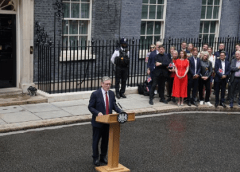 Kryeministri i ri britanik premton rindërtimin e vendit ‘tullë për tullë’