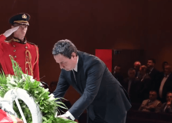 Kurti lamtumirë Kadaresë: Të qetësohemi dhe shqetësohemi ne me veprën tënde