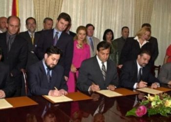 23 vjet, Qeveria e maqedone dhe përfaqësuesit e shqiptarëve atje, rrijnë marrëveshjen për paqe