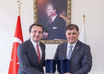 Kryeministri Kurti takoi kryetarin e Bashkisë Metropolitane të Izmirit
