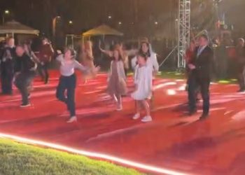 VIDEO/Osmanit s’ia ndalë as shiu vallëzimin në festën e Pavarësisë së ShBA-së