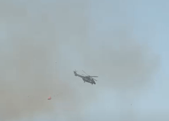 Zjarr në Shëngjin, ndërhyjnë me helikopter