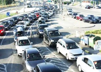 Në Muçibabë pritjet deri në një orë për të hyrë në Kosovë