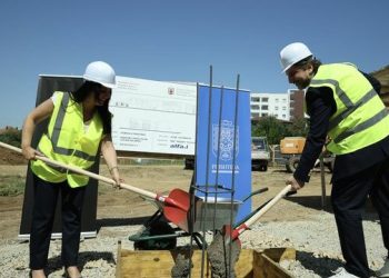 Fillon ndërtimi i shkollës në lagjen ‘Kalabria’, Rama: Do të reduktojë dukshëm komunikacionin në kryeqytet