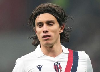 Sot kryhet puna e dokumenteve, Calafiori londinez i kuq