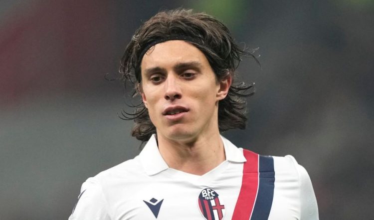 Sot kryhet puna e dokumenteve, Calafiori londinez i kuq