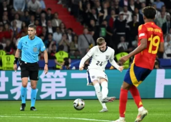 Cole Palmer ‘bombardon’ portën e Spanjës