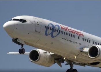Turbulencat godasin avionin me 325 pasagjerë, 30 të plagosur