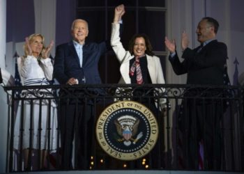 Bideni pas tërheqjes nga gara për president, i ofron mbështetje Kamala Harrisit