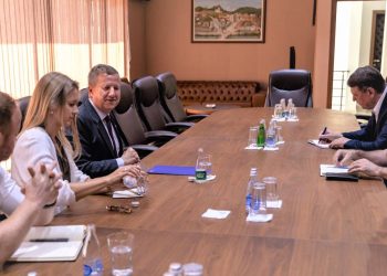 Szunyog vizitoi veriun: Kosova dhe Serbia të kenë angazhim të sinqertë në dialog
