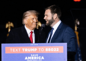 Dikur e quajti budalla dhe ‘Hitler’, kush është senatori që Trump e zgjodhi si kandidat për zv/President