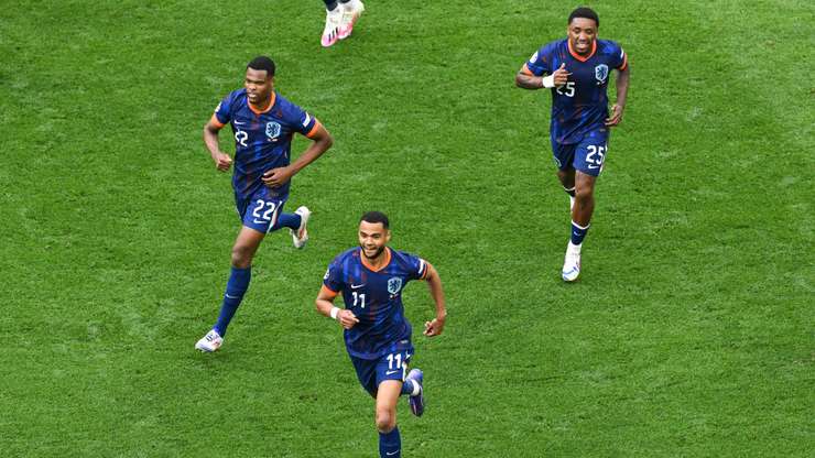 “Tulipanët” në çerekfinale, mposhtin thellë Rumaninë