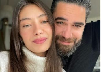 Pas 8 vitesh martesë, çifti i famshëm i aktorëve turq njoftojnë se do të bëhen prindër