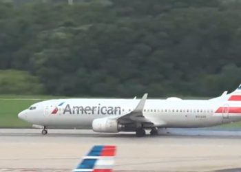 SHBA: Panik në aeroportin e Tampa, avionit i shpërthen goma teksa ngrihej në fluturim (Video)