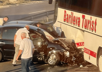 Aksident i rëndë në Komoran, tre të lenduar