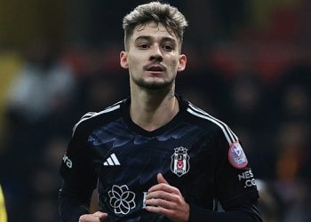 Ernest Muçi drejt largimit nga Besiktas, dy oferta në Premier League për sulmuesin