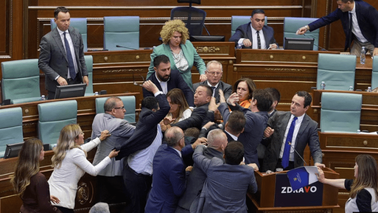 Kodi i ri i Sjelljes i prek deputetët në xhep