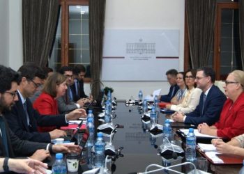 Ministri Mete pret Shefen e Misionit të FMN-së, rritja ekonomike e Shqipërisë 3.63%