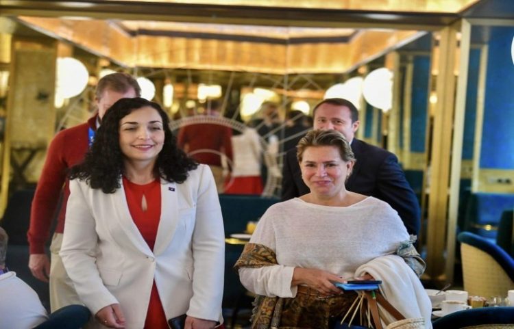 Osmani në Paris flet për fuqizimin e të mbijetuarave të dhu*nës sek*suale